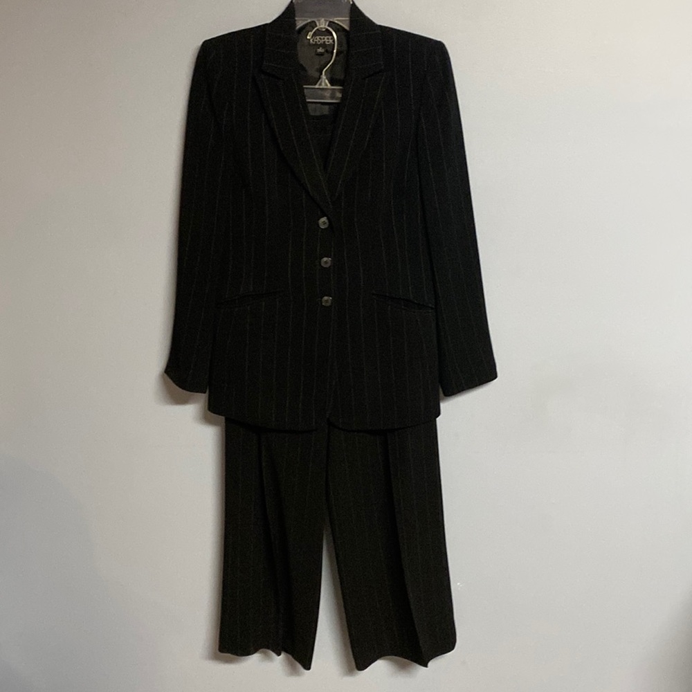 KASPER woman’s black suit with thin beige thread accent, fully lined, size 4